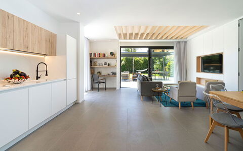 Villa la Isla: Meubilair, Interieur Ontwerp, Flooring, Hout, Plafond, Verdieping, Countertop, Keuken, Keuken En Eettafel, Huis