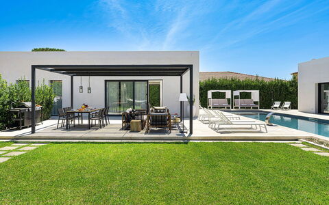 Villa la Isla: Buitenmeubels, Zwembad, Tuin, Schaduw, Landscaping, Landgoed, Binnenplaats, Toevlucht, Patio, Outdoor Structuur