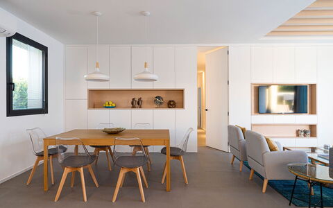 Villa la Isla: Meubilair, Interieur Ontwerp, Flooring, Verdieping, Stoel, Muur, Tafel, Keuken En Eettafel, Hout, Eetkamer