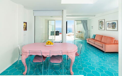 Casa Pink: Blauw, Meubilair, Interieur Ontwerp, Flooring, Verdieping, Roze, Kamer, Appartement, Stoel, Woonkamer