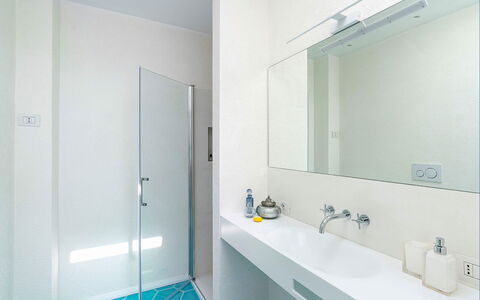 Casa Pink: Muur, Flooring, Interieur Ontwerp, Loodgieterswerkinrichting, Badkamer, Verdieping, Loodgieter, Kraan, Tegel, Samengesteld Materiaal