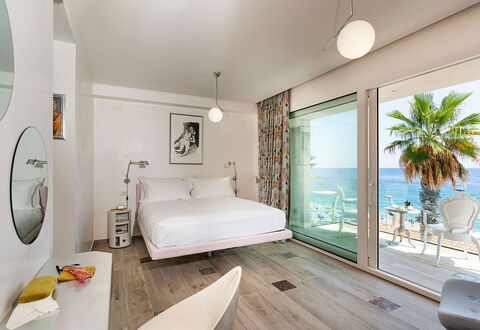 Casa Pink: Toevlucht, Zee, Meubilair, Kust En Oceanic Landvormen, Oceaan, Kust, Zwembad, Appartement, Hotel, Eco Hotel