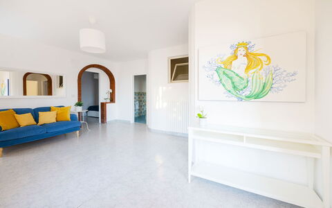 Mermaid Villa: Flooring, Verdieping, Interieur Ontwerp, Meubilair, Plafond, Kamer, Appartement, Woonkamer, Stoel