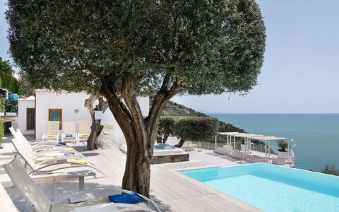 Relais Nike: Zwembad, Toevlucht, Zee, Balkon, Vrije Tijd, Villa, Schaduw, Kust, Landgoed, Vakantie
