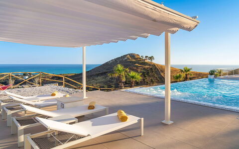 Villa Montallegro: Zwembad, Toevlucht, Buitenmeubels, Eco Hotel, Schaduw, Stoel, Vrije Tijd, Tropen, Hotel, Villa