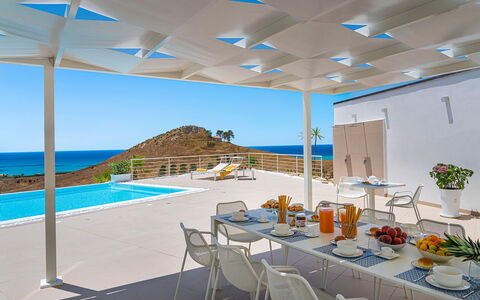 Villa Montallegro: Stoel, Zwembad, Toevlucht, Eco Hotel, Schaduw, Villa, Buitenmeubels, Hotel, Balkon