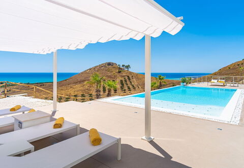 Villa Montallegro: Meubilair, Zwembad, Toevlucht, Stoel, Eco Hotel, Schaduw, Buitenmeubels, Outdoor Structuur, Villa, Hotel