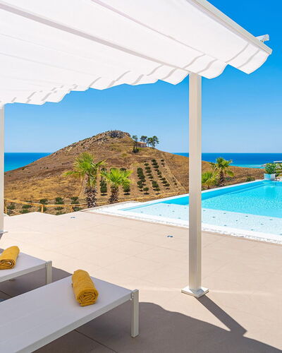Villa Montallegro: Meubilair, Zwembad, Toevlucht, Stoel, Eco Hotel, Schaduw, Buitenmeubels, Outdoor Structuur, Villa, Hotel