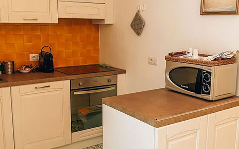 San Sebastiano: Flooring, Hout, Verdieping, Interieur Ontwerp, Keuken, Cabinetry, Meubilair, Countertop, Toestel Van De Keuken, Major Appliance