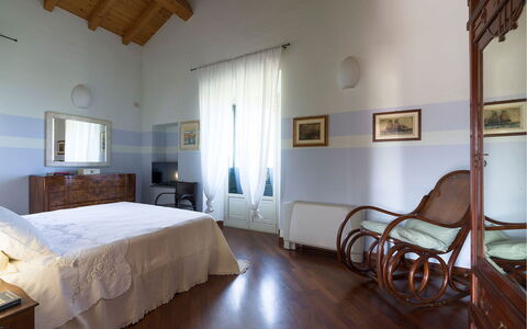 Villa Carosone: Meubilair, Interieur Ontwerp, Flooring, Verdieping, Plafond, Kamer, Slaapkamer, Verlichting, Bed, Huis