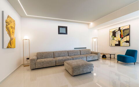 Villa Zafferano: Meubilair, Interieur Ontwerp, Flooring, Muur, Verdieping, Bankstel, Plafond, Hout, Woonkamer, Verlichting