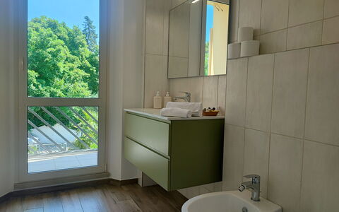 Casa Nadia: Wastafel In De Badkamer, Loodgieterswerkinrichting, Flooring, Interieur Ontwerp, Verdieping, Badkamer, Wastafel, Kraan, Loodgieter, Badkamerkast