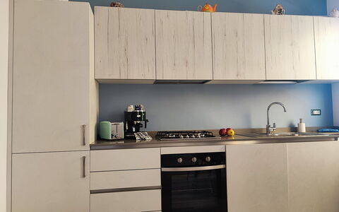 Casa Nadia: Hout, Meubilair, Toestel Van De Keuken, Flooring, Keuken, Cabinetry, Countertop, Major Appliance, Interieur Ontwerp, Huishoudapparatuur