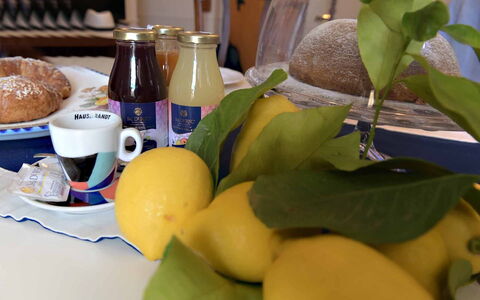 Casa Minori: Voedsel, Tableware, Fruit, Ingrediënt, Serveware, Produceren, Drinkware, Dishware