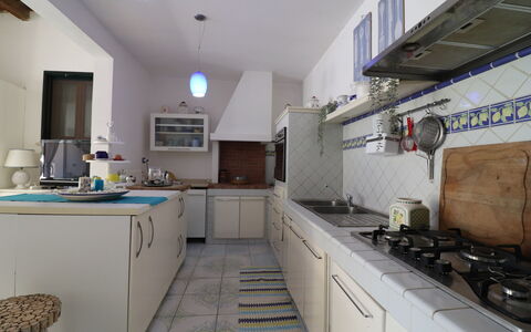 Villa Patrizia Otranto: Deluxe Countryside Retreat: Keuken, Countertop, Toestel Van De Keuken, Flooring, Interieur Ontwerp, Major Appliance, Meubilair, Gootsteen, Cabinetry, Verdieping
