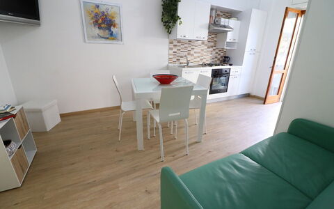 Luisa: Meubilair, Flooring, Verdieping, Interieur Ontwerp, Hout, Kamer, Tafel, Houten Vloer, Stoel, Woonkamer