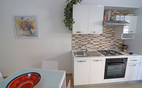 Luisa: Toestel Van De Keuken, Keuken, Major Appliance, Meubilair, Hout, Interieur Ontwerp, Flooring, Countertop, Cabinetry, Fornuis