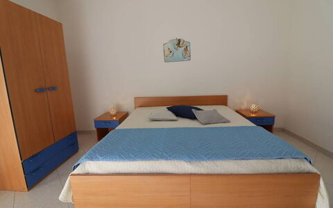 Ludovica: Meubilair, Slaapkamer, Bed, Hout, Verdieping, Flooring, Interieur Ontwerp, Laken, Bedding, Kamer