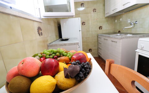 Isabel: Fruit, Toestel Van De Keuken, Major Appliance, Voedsel, Keuken, Countertop, Tableware, Natuurlijke Voedingsmiddelen, Huishoudapparatuur, Produceren