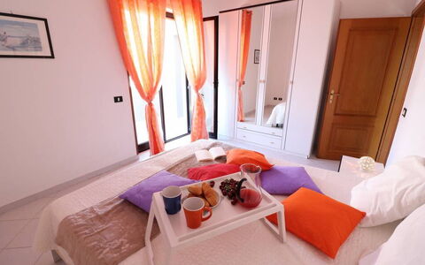 Gio: Meubilair, Interieur Ontwerp, Hout, Slaapkamer, Bed, Verdieping, Textiel, Flooring, Kamer, Laken