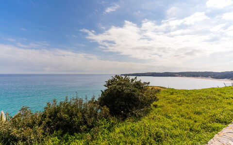 Azzurra: Lucht, Blauw, Water, Watervoorraden, Horizon, Groen, Zwemwater, Kust, Natuurlijk Landschap, Kust En Oceanic Landvormen