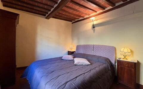 Terrazzino Margherita: Bed, Slaapkamer, Meubilair, Muur, Laken, Interieur Ontwerp, Bedding, Flooring, Verdieping, Hout