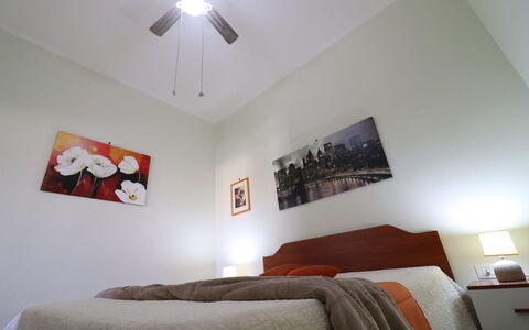 Lucia: Interieur Ontwerp, Muur, Flooring, Meubilair, Plafond, Verdieping, Kamer, Bed, Fotolijst, Slaapkamer