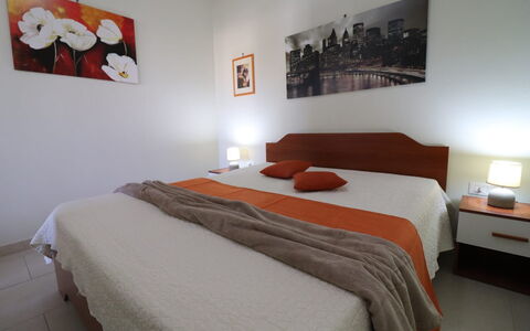 Lucia: Meubilair, Bed, Slaapkamer, Interieur Ontwerp, Laken, Hout, Flooring, Bedding, Verdieping, Kamer