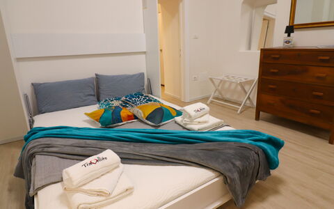Penelope'S House Centro Storico: Meubilair, Interieur Ontwerp, Flooring, Verdieping, Slaapkamer, Hout, Kamer, Bed, Textiel, Appartement