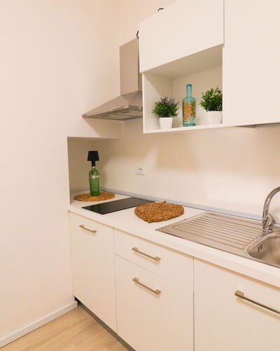 Penelope'S House Centro Storico: Interieur Ontwerp, Keuken, Countertop, Hout, Flooring, Toestel Van De Keuken, Cabinetry, Verdieping, Major Appliance, Kamer