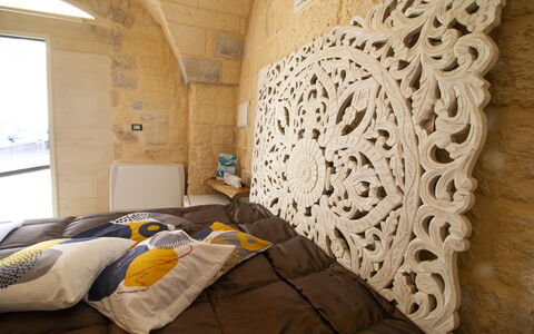 Coclea Heritage Suites: Slaapkamer, Bedding, Laken, Linens, Bed, Bed Frame, Hoofdkussen, Beits, Ontwerp, Kussen Gooien