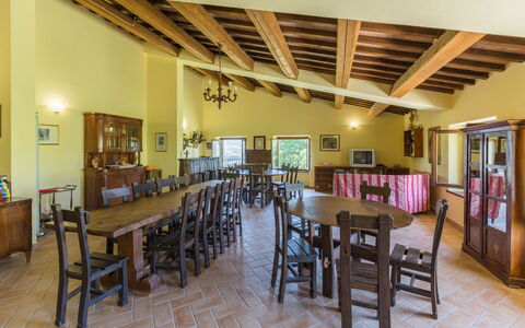Villa Felice, Private Pool and Hills: Meubilair, Hout, Flooring, Tafel, Interieur Ontwerp, Plafond, Stoel, Keuken En Eettafel, Kamer, Eetkamer