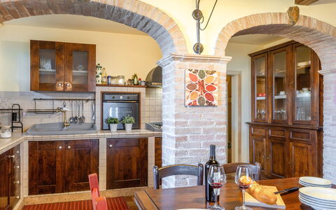 Casale Dolcemare: Meubilair, Interieur Ontwerp, Flooring, Keuken, Hout, Cabinetry, Plafond, Countertop, Stoel, Keuken En Eettafel
