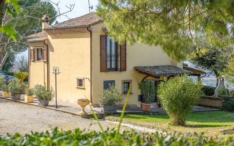 Casale Dolcemare: Huis, Struik, Verblijf, Huis, Deur, Tuin, Landgoed, Landscaping, Werf