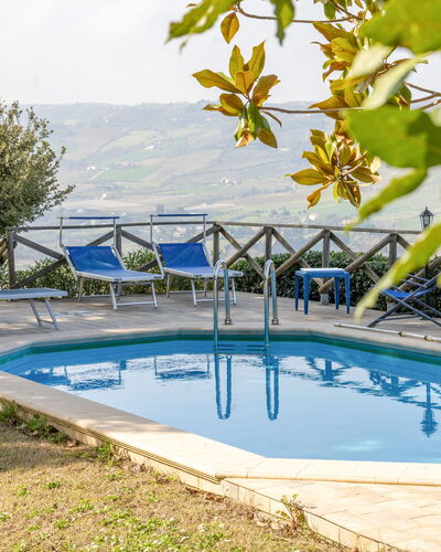 Casale Dolcemare: Blauw, Zwembad, Buitenmeubels, Toevlucht, Stoel, Schaduw, Eco Hotel, Landscaping, Ligstoel, Outdoor Structuur