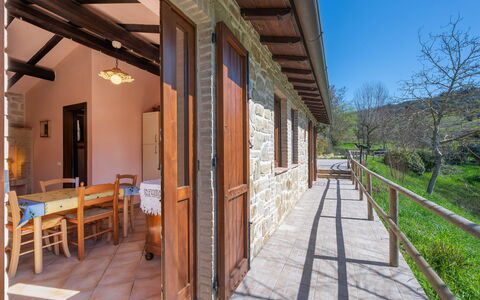 Il Giuncheto Apartments, Pool, Umbrian Countryside: Hout, Deur, Verblijf, Hardwood, Beits, Keuken En Eettafel, Steen, Veranda, Plank, Boerderij