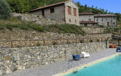 Borgo Antico, Pool, Barberino del Mugello: Zwembad, Buitenmeubels, Toevlucht, Flagstone, Thermae, Badplaats, Eco Hotel, Hacienda, Cobblestone, Villa