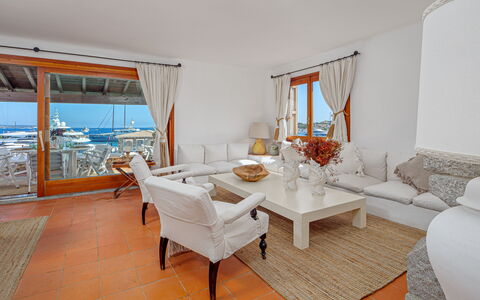 Residenza Rudalza: Meubilair, Tafel, Verdieping, Stoel, Flooring, Bankstel, Appartement, Woonkamer, Keuken En Eettafel