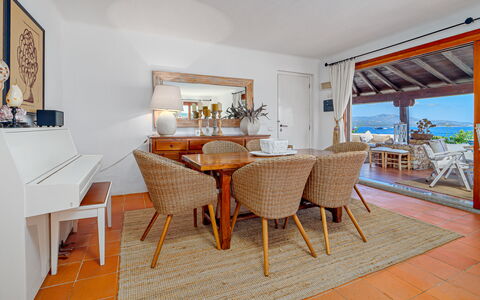 Residenza Rudalza: Meubilair, Stoel, Interieur Ontwerp, Hout, Tafel, Flooring, Keuken En Eettafel, Verdieping, Plafond, Eetkamer