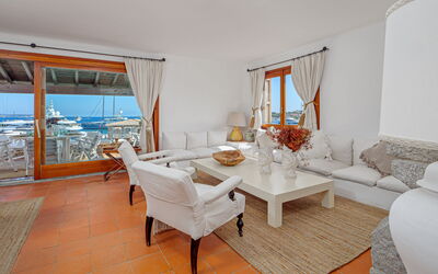 Residenza Rudalza: Meubilair, Tafel, Verdieping, Stoel, Flooring, Bankstel, Appartement, Woonkamer, Keuken En Eettafel