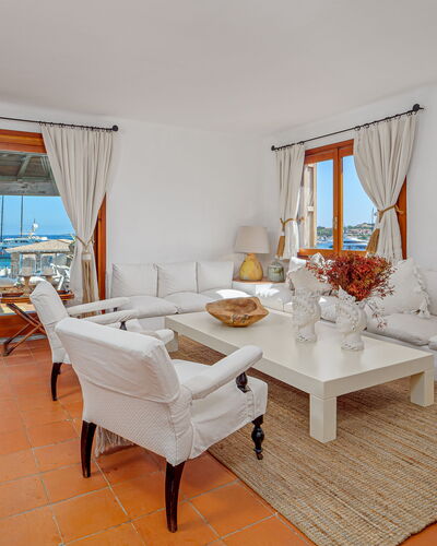 Residenza Rudalza: Meubilair, Tafel, Verdieping, Stoel, Flooring, Bankstel, Appartement, Woonkamer, Keuken En Eettafel