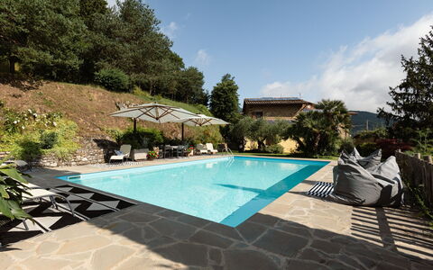Villa Essiccatoio: Zwembad, Buitenmeubels, Toevlucht, Flagstone, Paraplu, Samengesteld Materiaal, Vrije Tijd, Eco Hotel, Stoel, Schaduw