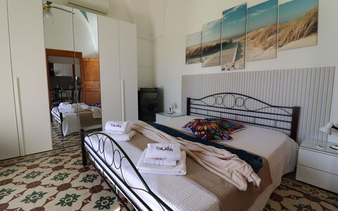 Galene'S Home: Meubilair, Flooring, Verdieping, Interieur Ontwerp, Slaapkamer, Kamer, Stoel, Bed, Linens, Appartement
