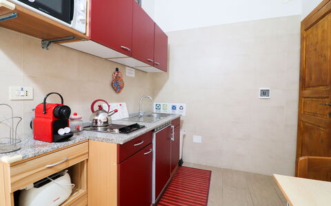 Kyma'S House: Toestel Van De Keuken, Keuken, Major Appliance, Flooring, Countertop, Hout, Cabinetry, Gootsteen, Meubilair, Verdieping
