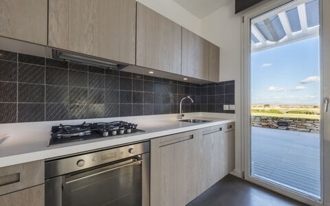 Villa Carovi: Keuken, Countertop, Flooring, Major Appliance, Cabinetry, Toestel Van De Keuken, Plafond, Tegel, Fornuis