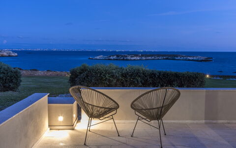 Villa Stornella: Meubilair, Buitenmeubels, Stoel, Schaduw, Balkon, Koffietafel, Toevlucht, Hotel, Armleuning, Eco Hotel