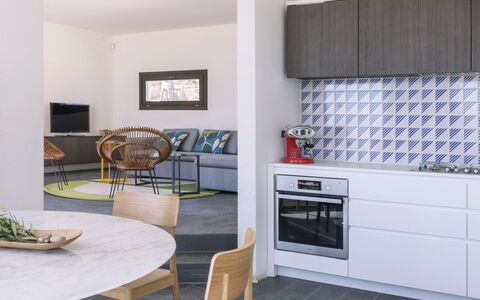 Villa Stornella: Meubilair, Interieur Ontwerp, Flooring, Verdieping, Hout, Kamer, Keuken, Verlichting, Stoel, Plafond