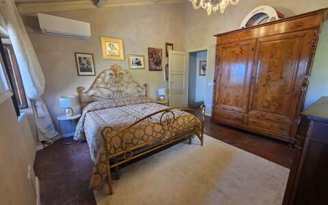 Il Casale di San Jacopo con Piscina Privata: Meubilair, Muur, Slaapkamer, Bed, Flooring, Laken, Bedding, Verdieping, Linens, Interieur Ontwerp