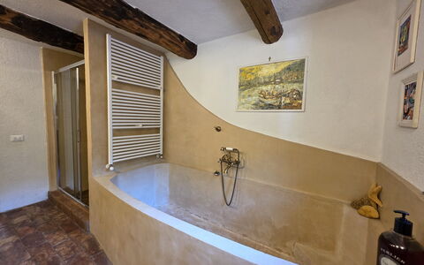 Il Casale di San Jacopo con Piscina Privata: Muur, Bad, Flooring, Verdieping, Loodgieterswerkinrichting, Loodgieter, Plafond, Tegel, Kraan, Badkamer