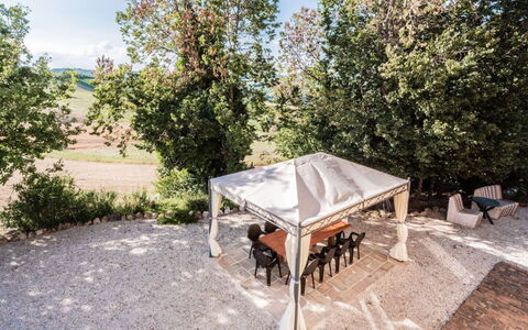 Villa Checco: Schaduw, Prieel, Canopy, Paviljoen, Outdoor Structuur, Tuin, Buitenmeubels, Stoel, Pergola, Landscaping